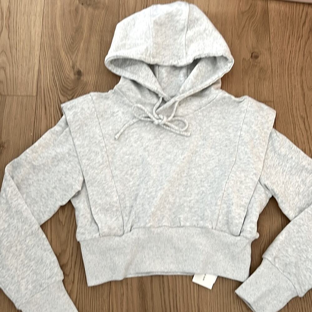 Commense Light Gray Cropped Sweatshirt